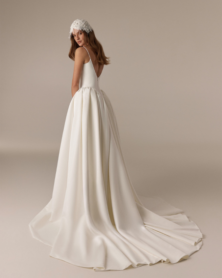 Lara, Elly Bride
