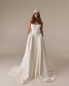 Lara, Elly Bride
